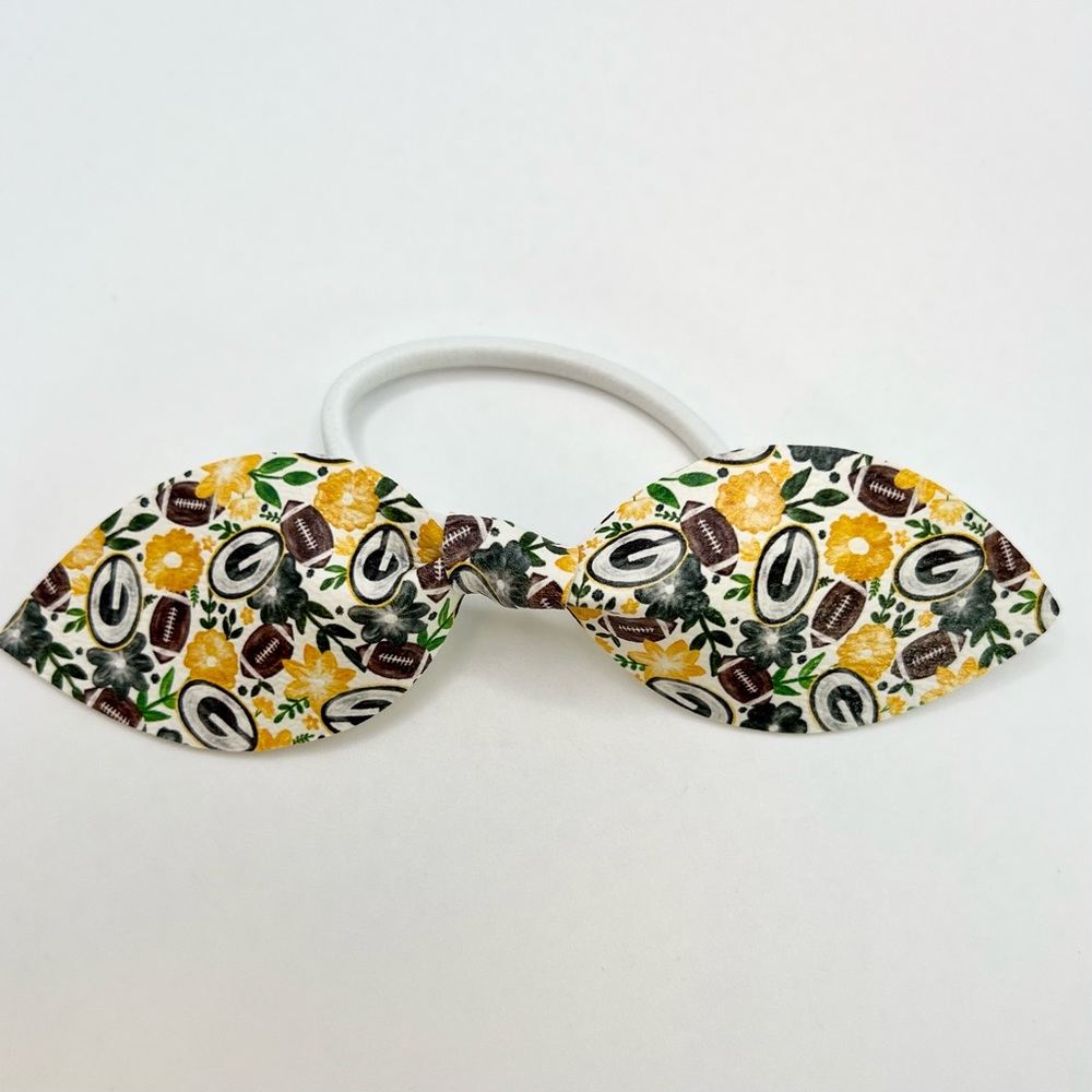 🧀Packer floral ponytail bow. Green Bay Packers. Vegan leather. Handmade.